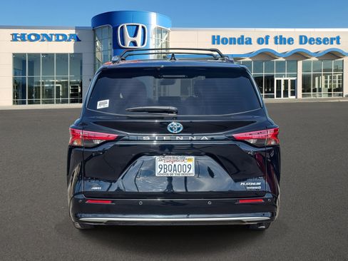 Used 2022 Toyota Sienna Platinum image 6