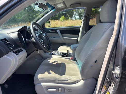 Used 2012 Toyota Highlander 4WD w/ Tech Pkg image 12
