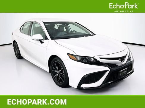 Used 2023 Toyota Camry SE image 1