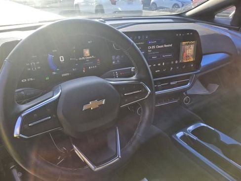 Used 2025 Chevrolet Equinox EV LT w/ Convenience Package image 8