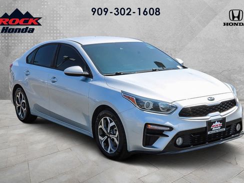 Used 2020 Kia Forte LXS FWD image 3