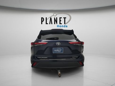 Used 2020 Toyota Highlander XLE AWD/4WD image 7
