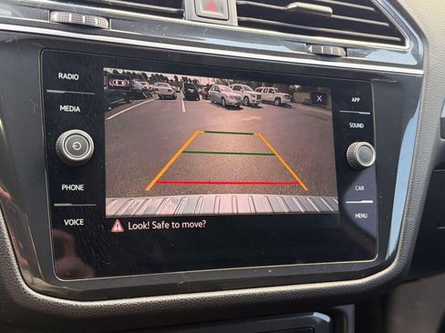 Used 2023 Volkswagen Tiguan SE R-Line image 25