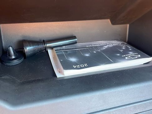 Used 2024 Chevrolet Colorado Trail Boss w/ Technology Package image 16