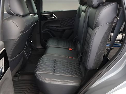 Used 2023 Mitsubishi Outlander SEL AWD/4WD image 12