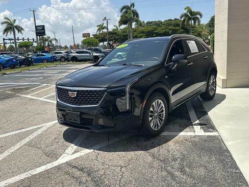 Used 2025 Cadillac XT4 Premium Luxury FWD image 3