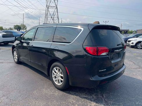 Used 2023 Chrysler Voyager LX FWD image 5