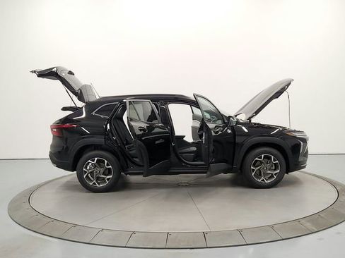 New 2025 Chevrolet Trax LT w/ Driver Confidence Package FWD image 16