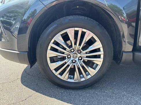Certified 2022 Toyota Venza XLE AWD/4WD image 44