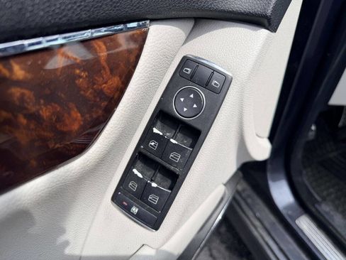 Used 2011 Mercedes-Benz C 300 4MATIC Sedan image 9