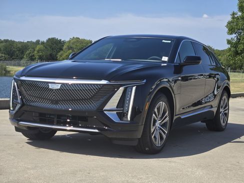 New 2025 Cadillac Lyriq Luxury image 2