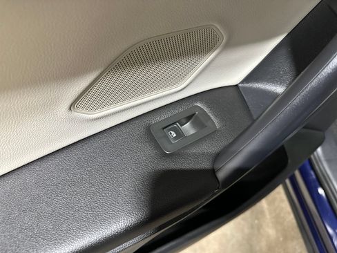 Used 2021 Volkswagen Tiguan SE w/ Panoramic Sunroof Package AWD/4WD image 27