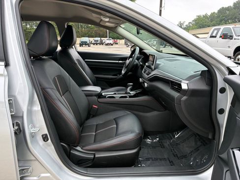 Used 2024 Nissan Altima 2.5 SR FWD image 13