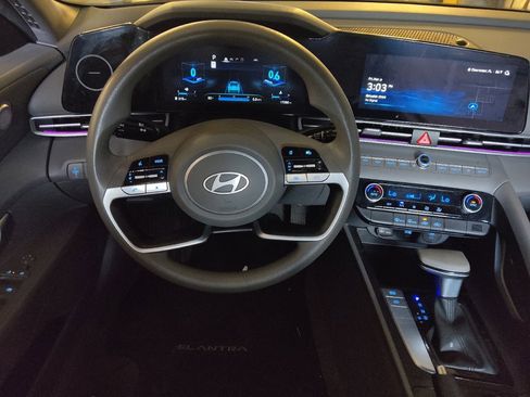 Used 2024 Hyundai Elantra SEL image 22