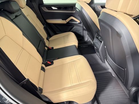Used 2026 Porsche Cayenne Coupe image 29