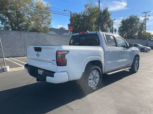 Used 2022 Nissan Frontier SV RWD image 2