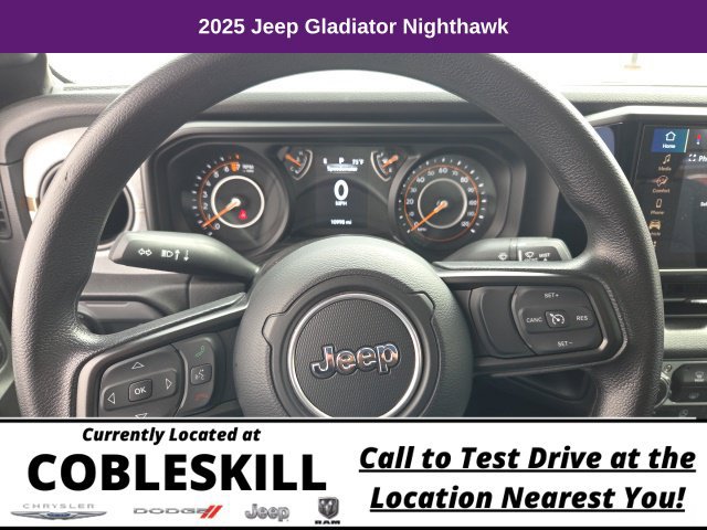 Used 2025 Jeep Gladiator Overland AWD/4WD image 11
