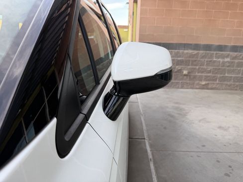 Used 2024 Kia Carnival EX image 12