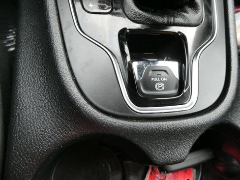 Used 2019 Jeep Cherokee Limited AWD/4WD image 19