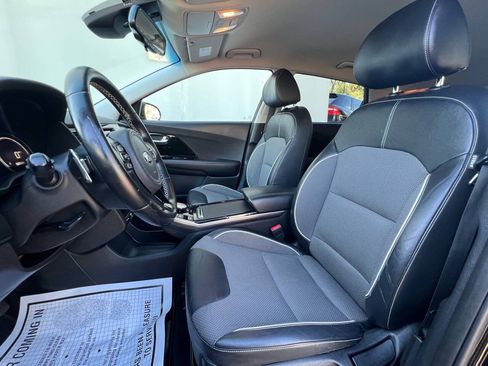 Used 2019 Kia Niro EX w/ Cold Weather Package 2.0 FWD image 12