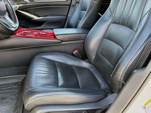 Used 2018 Honda Accord Touring image 16