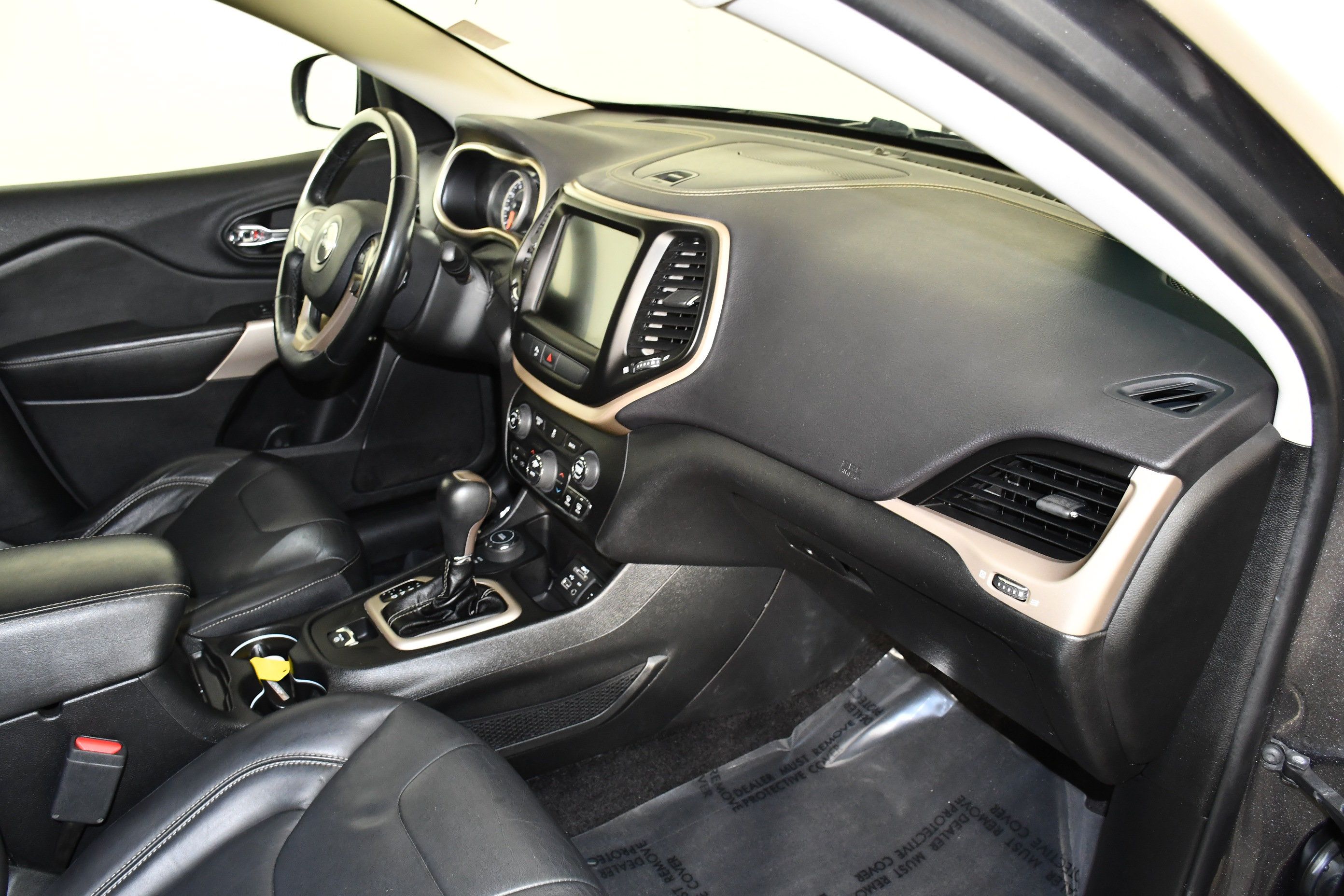 Used 2018 Jeep Cherokee Limited AWD/4WD image 40