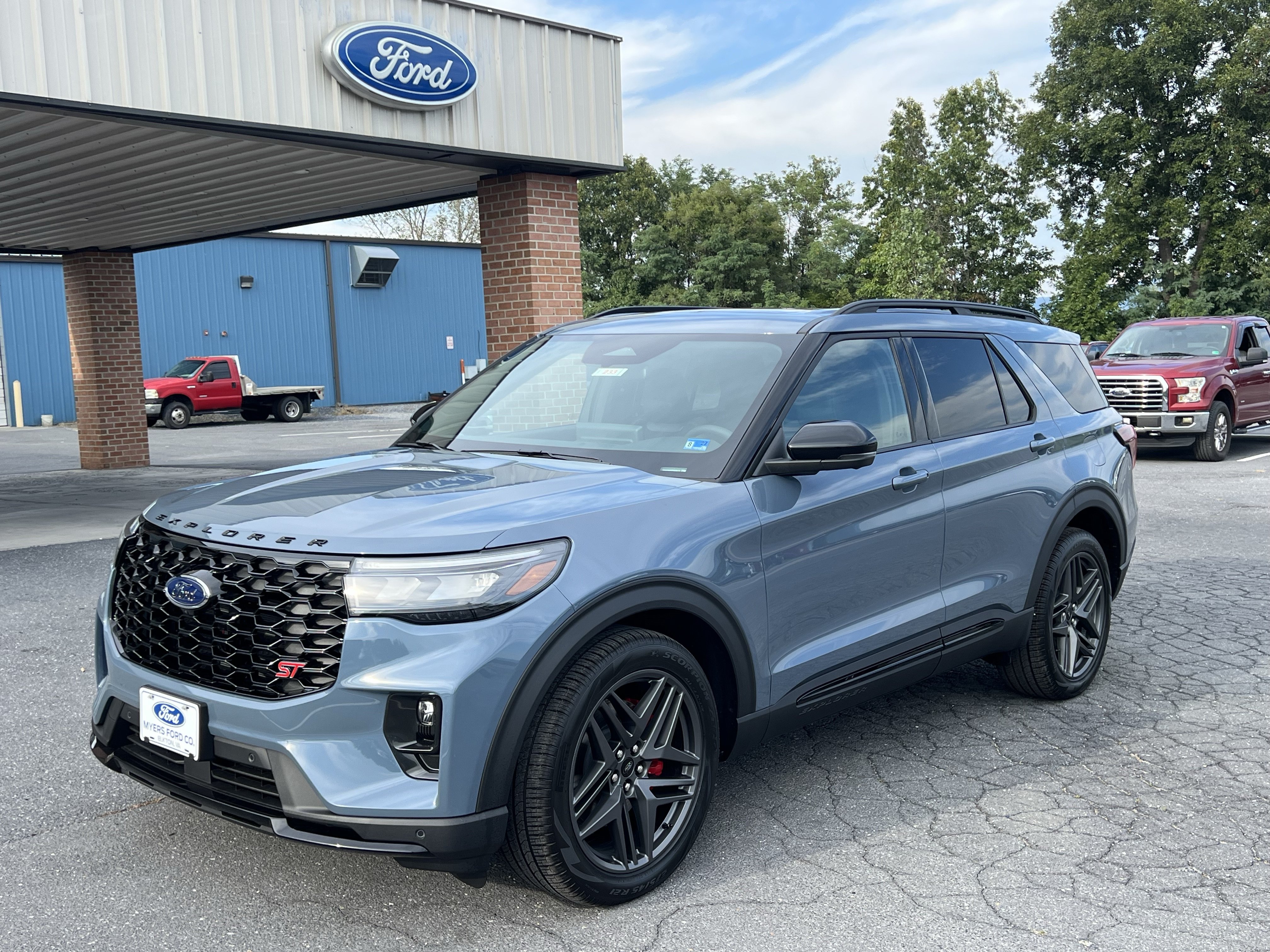 New 2026 Ford Explorer ST w/ Sun And Sound Package AWD/4WD image 2