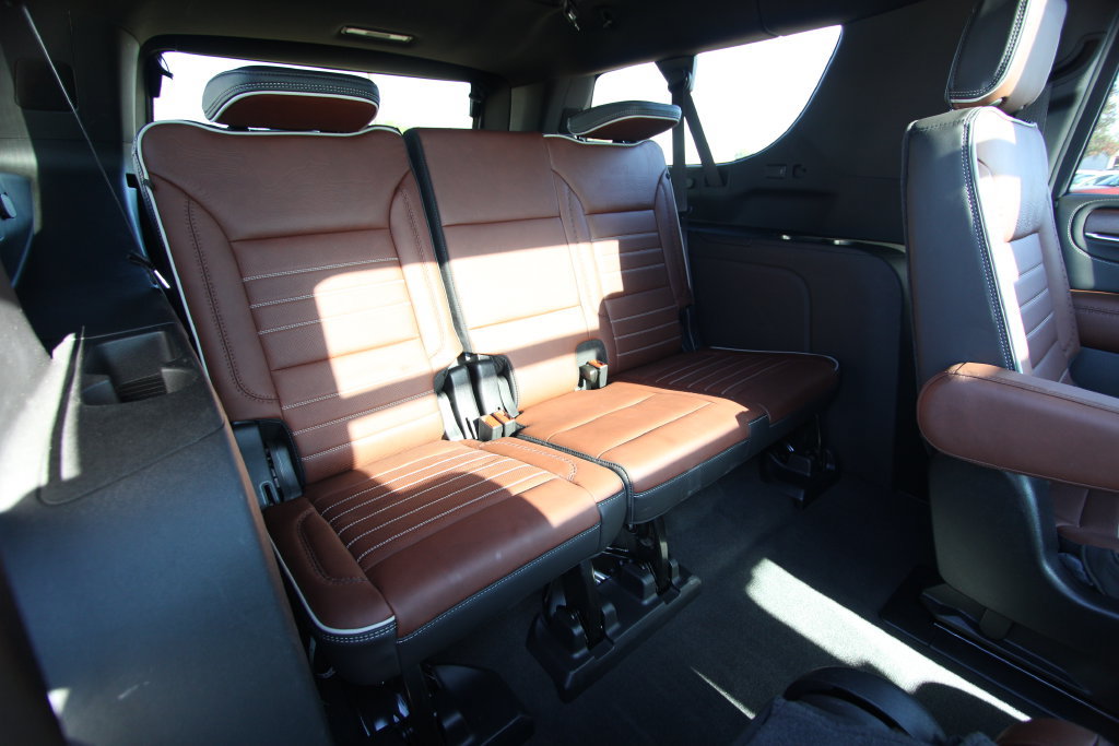 Used 2024 GMC Yukon XL Denali Ultimate AWD/4WD image 10