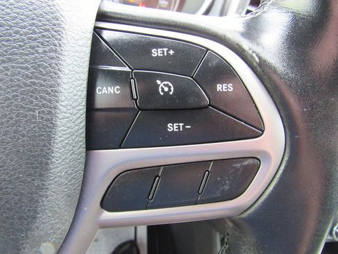 Used 2019 Jeep Cherokee High Altitude AWD/4WD image 34