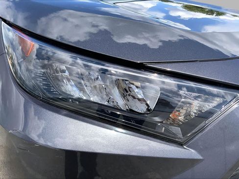 Used 2020 Toyota RAV4 LE FWD image 27