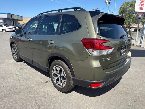 Used 2024 Subaru Forester Premium AWD/4WD image 4