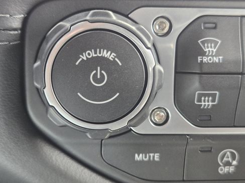 Used 2026 Jeep Wrangler Unlimited Rubicon AWD/4WD image 23