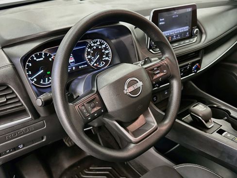 Used 2025 Nissan Rogue S AWD/4WD image 18