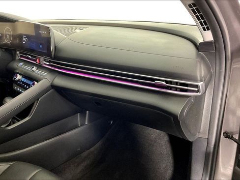 Used 2024 Hyundai Elantra Limited image 22