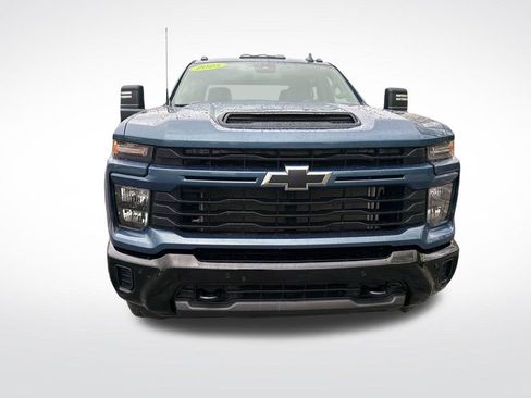 Used 2025 Chevrolet Silverado 2500 Custom w/ Custom Value Package AWD/4WD image 9