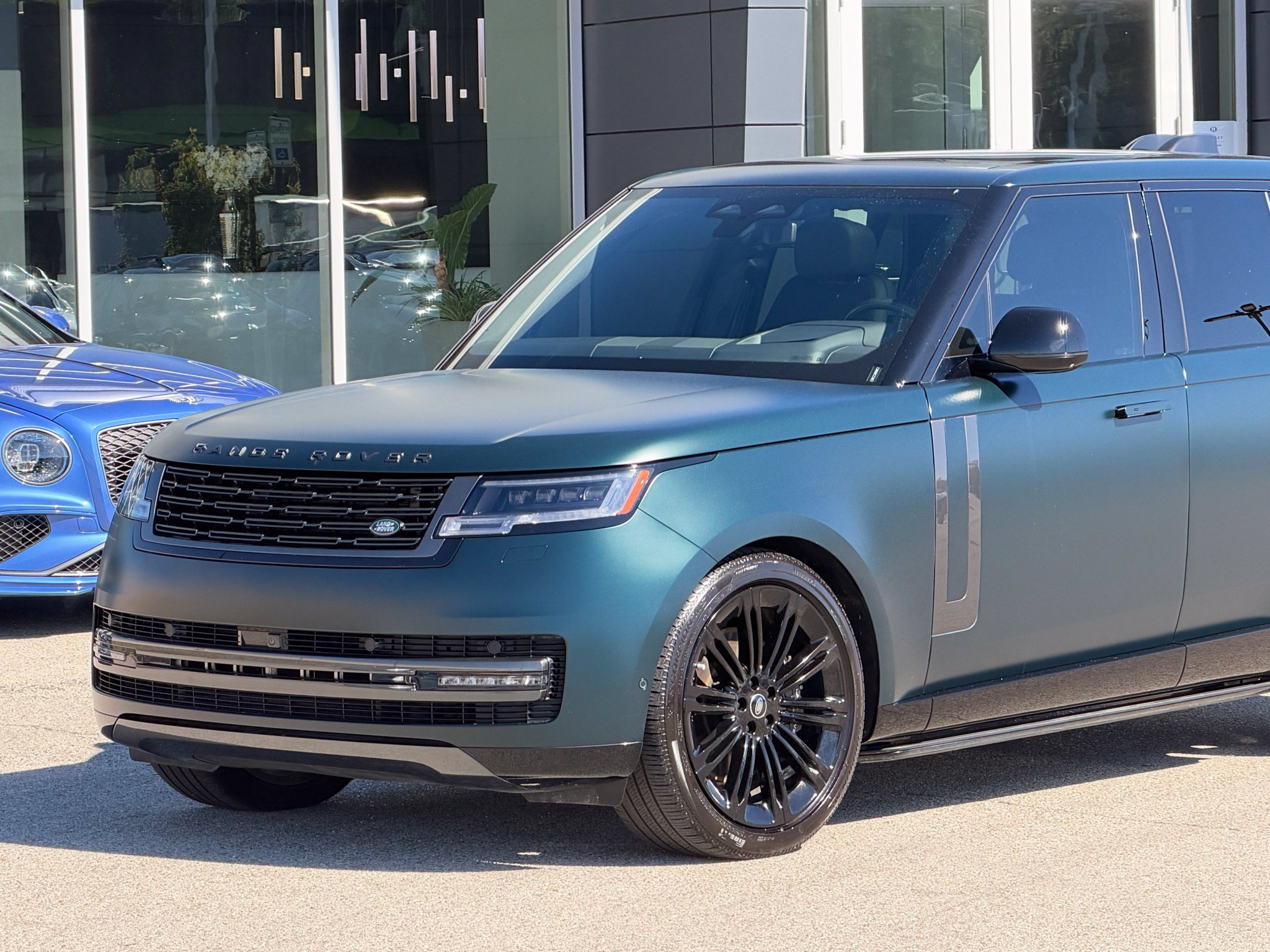 Used 2025 Land Rover Range Rover SE AWD/4WD image 13
