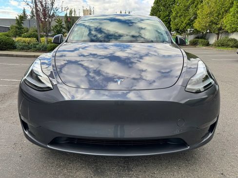 Used 2023 Tesla Model Y Long Range AWD/4WD image 3
