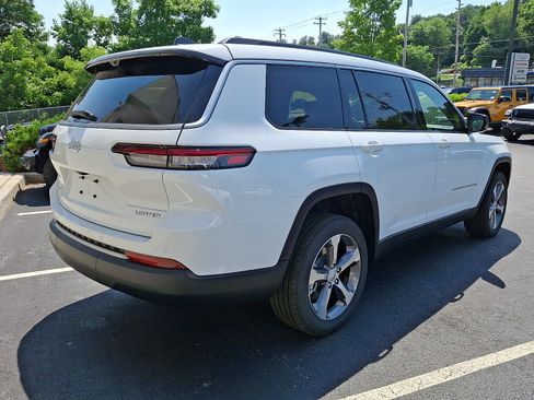 New 2026 Jeep Grand Cherokee L Limited w/ Luxury Tech Group II AWD/4WD image 3