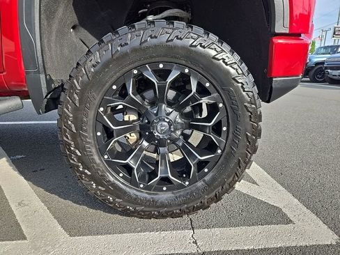 Used 2022 GMC Sierra 1500 AT4 w/ Technology Package AWD/4WD image 9