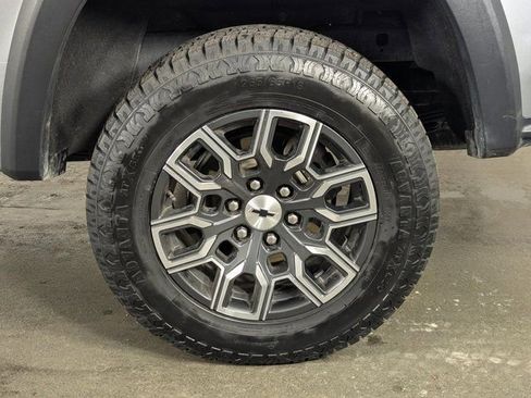 Used 2023 Chevrolet Colorado Z71 w/ Z71 Convenience Package 2 image 12