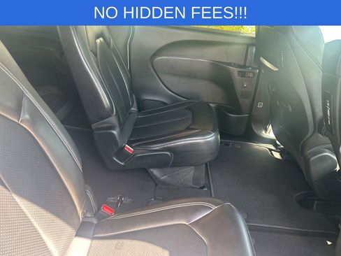 Used 2023 Chrysler Pacifica Touring-L w/ Uconnect Theater Family Group image 16