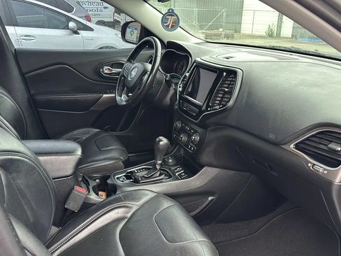 Used 2019 Jeep Cherokee Limited AWD/4WD image 16