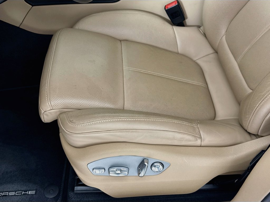 Certified 2025 Porsche Macan AWD/4WD image 13