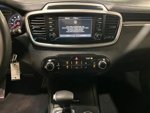 Used 2019 Kia Sorento AWD image 29