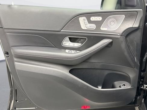 Used 2025 Mercedes-Benz GLS 450 4MATIC image 9