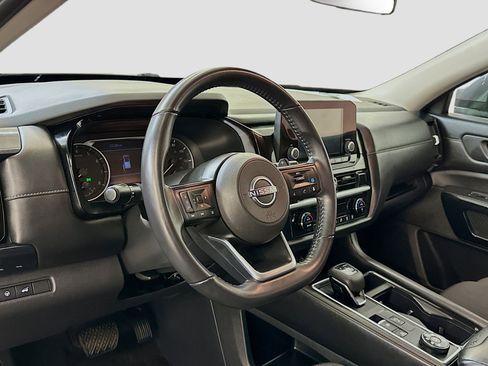 Used 2025 Nissan Pathfinder SV image 18