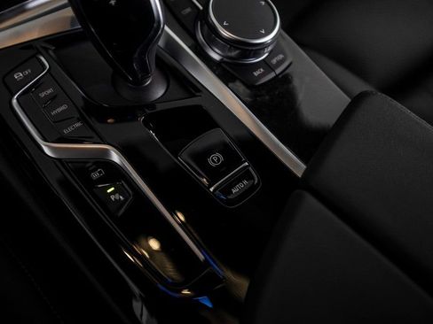 Used 2023 BMW 530e w/ Premium Package image 37