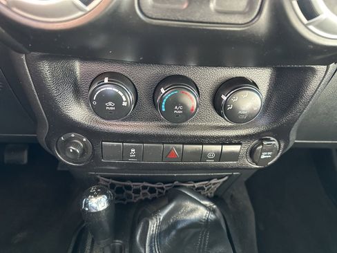 Used 2012 Jeep Wrangler Rubicon w/ PWR Convenience Group image 5