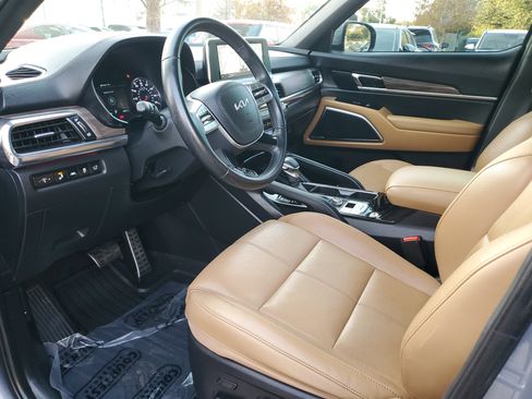 Certified 2022 Kia Telluride SX w/ Towing Package image 18