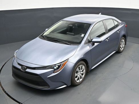Used 2025 Toyota Corolla LE FWD image 14